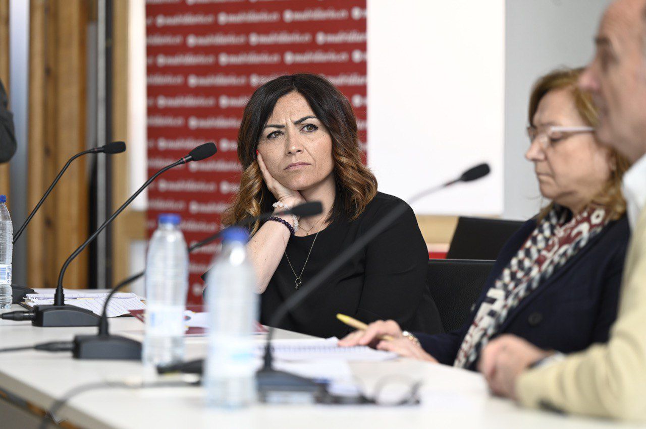 Cynthia Santacruz, psicóloga y psicoterapeuta experta en apego y trauma, y Montserrat Graell, jefa de Servicio del Hospital del Niño Jesús