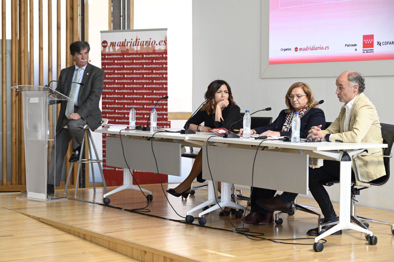 Moderada por Javier Urra, director clínico de Recurra Ginso, la segunda mesa, ‘Impacto de la pandemia en la población infanto-juvenil’, ha contado con la presencia José Antonio Luengo, decano del Colegio de la Psicología; Montserrat Graell, jefa de Servicio del Hospital del Niño Jesús, y Cynthia Santacruz, psicóloga y psicoterapeuta experta en apego y trauma.