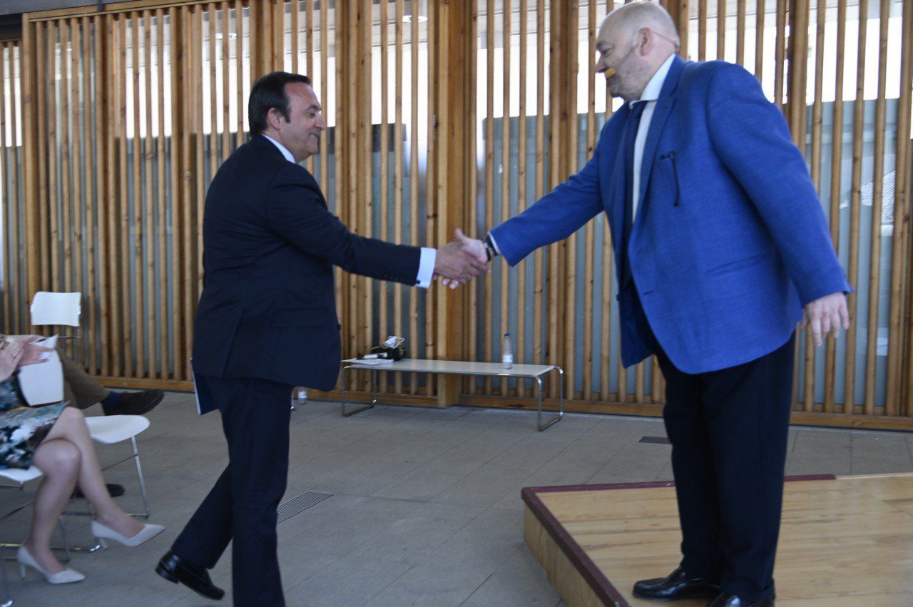 Eduardo Pastor, presidente de Cofares, y Constantino Mediavilla, presidente editor de Madridiario.