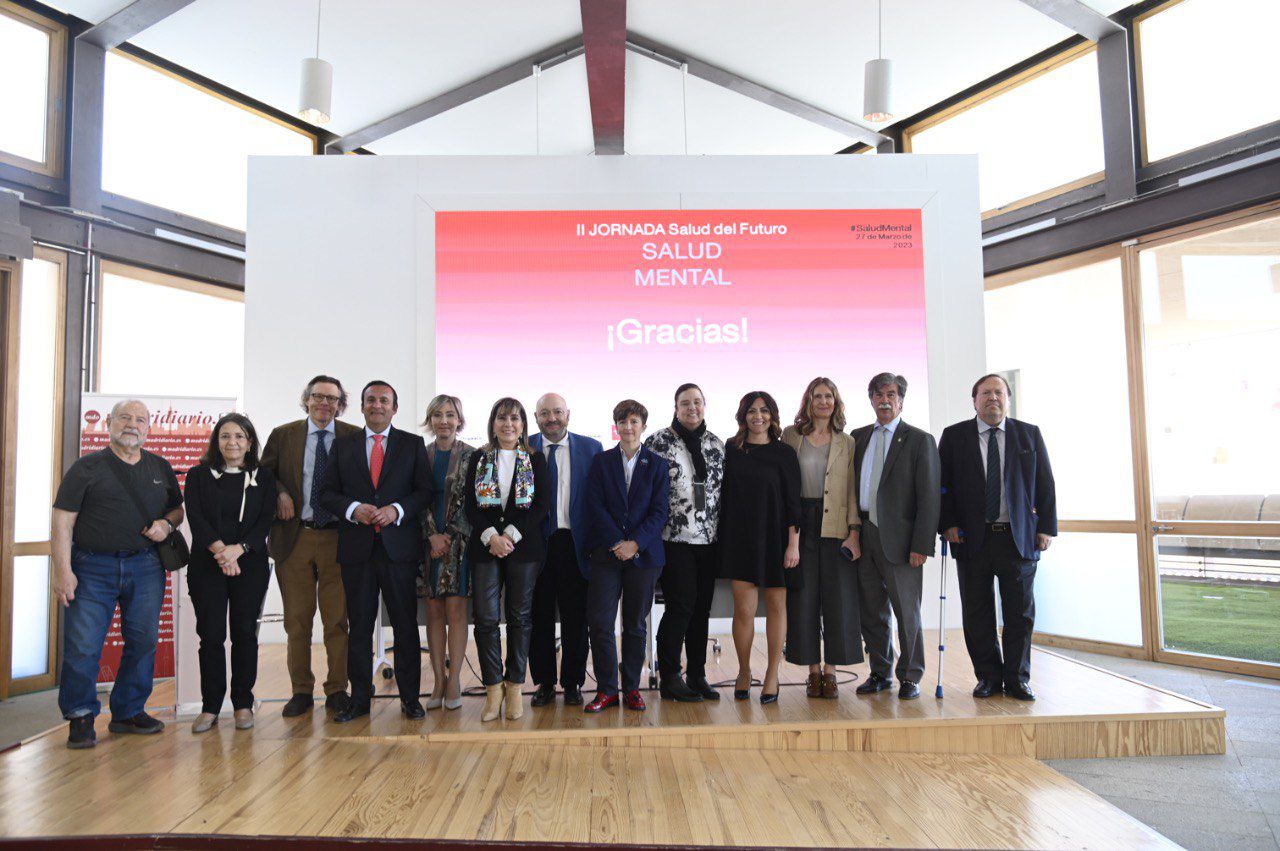 Foto de familia de los ponentes de la jornada sobre salud mental