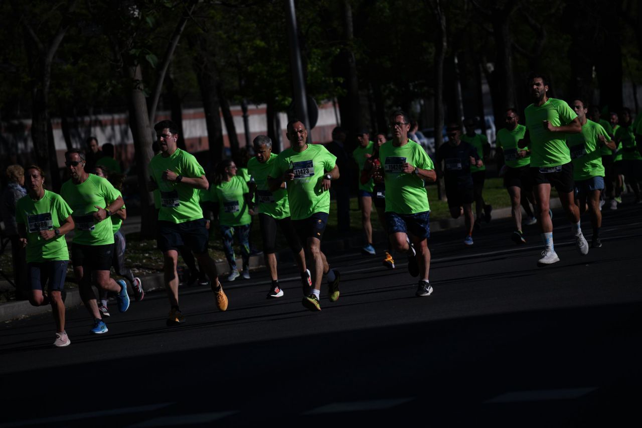 Varias personas participan en celebración de la X Carrera Madrid en marcha por el Cáncer.