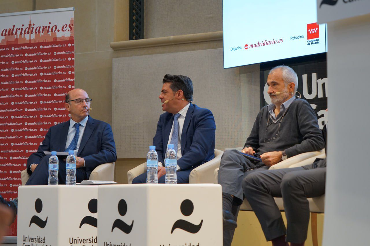 Primera mesa de debate:'De cómo atraer talento. Reputación e internacionalización de las universidades madrileñas': Fidel Rodríguez, viceconsejero de Universidades, Ciencia e Innovación de la Comunidad de Madrid; José María Ortiz, rector de la Universidad de Villanueva; Ricardo Rejas, vicerrector de Calidad y Evaluación de la Universidad Camilo José Cela (UCJC), y José Manuel Torralba, catedrático Universidad Carlos III (UC3M) y director de IMDEA Materiales