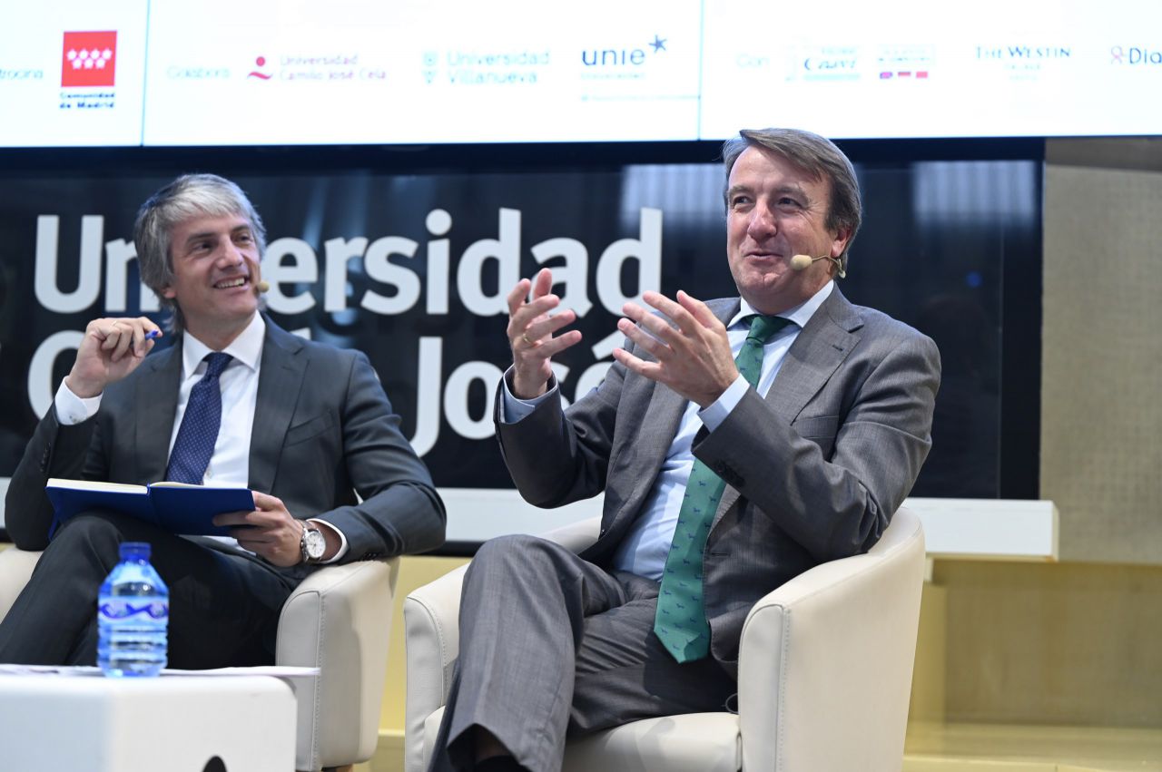 Ramón Arilla, rector de ESIC, y Jesús Moreno, alcalde de Tres Cantos