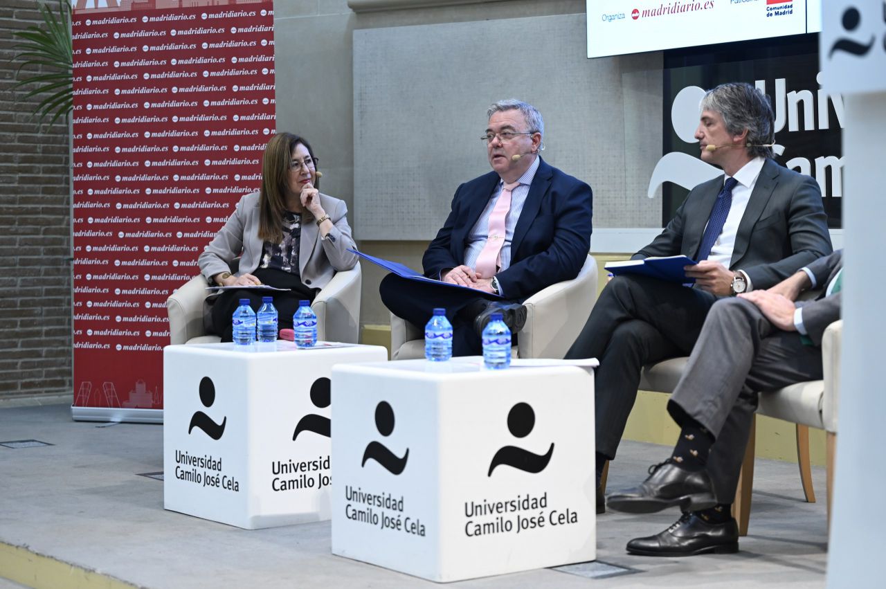 'Talento emprendedor en universidades y municipios de la comunidad de Madrid': Amaya Mendikoetxea, rectora de la Universidad Autónoma de Madrid (UAM); Guillermo Cisneros, rector de la Universidad Politécnica (UPM); Ramón Arilla, rector de ESIC, y Jesús Moreno, alcalde de Tres Cantos