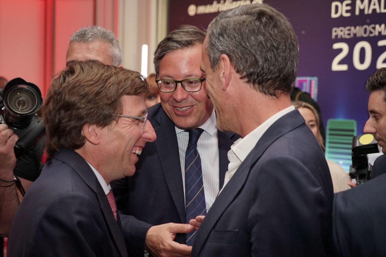 El alcalde de Madrid, José Luis Martínez Almeida, y Alfonso Serrano, secretario general del PP de Madrid