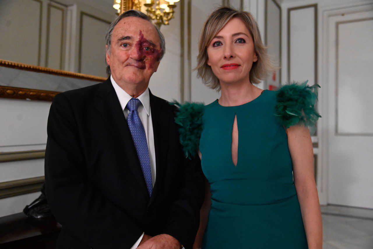 Mariano Barbacid,  premio Iniciativa Ciencia e Investigación, y María Cano, directora de Madridiario.