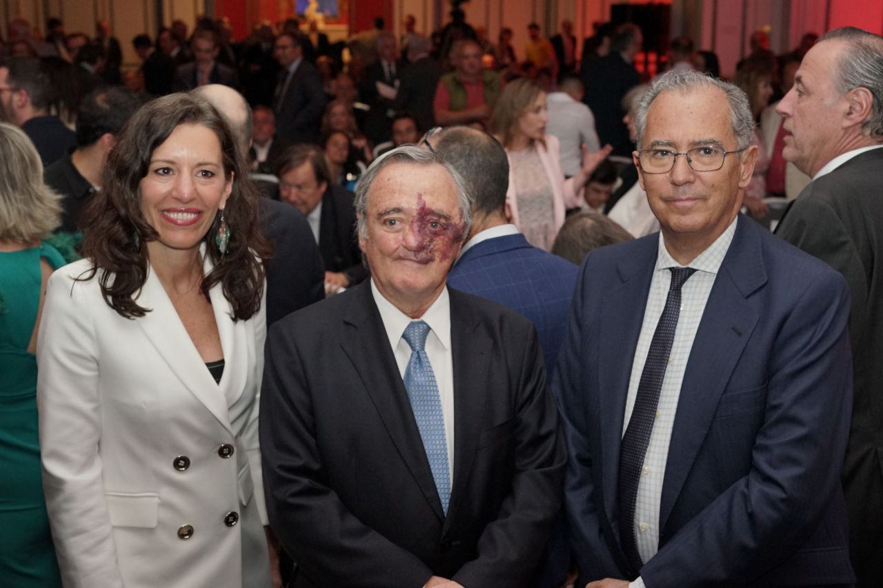 Eugenia Carballedo, presidenta de la Asamblea de Madrid, Mariano Barbacid, premio Iniciativa Ciencia e Investigación y Enrique Ossorio, consejero de Educación de la Comunidad de Madrid