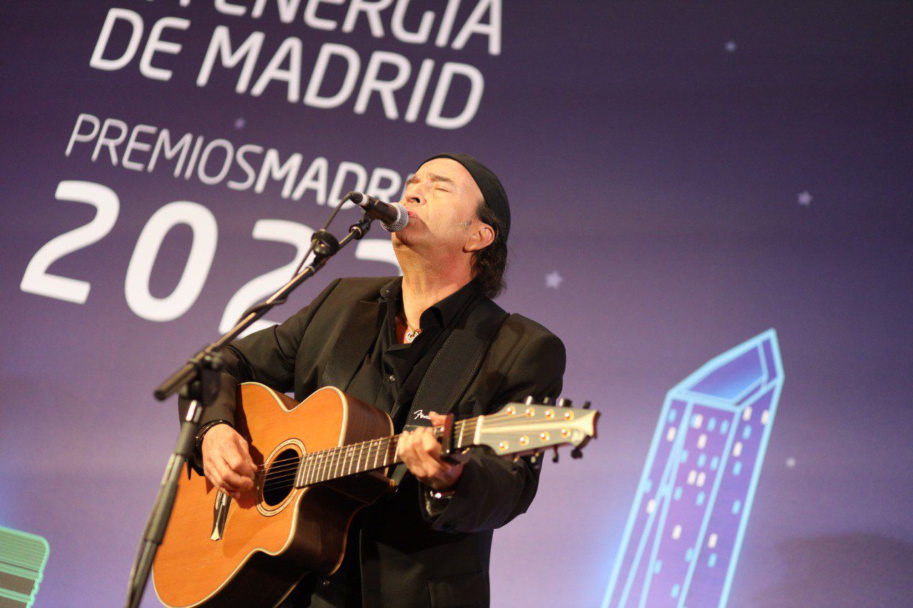 Álvaro Urquijo, Los Secretos