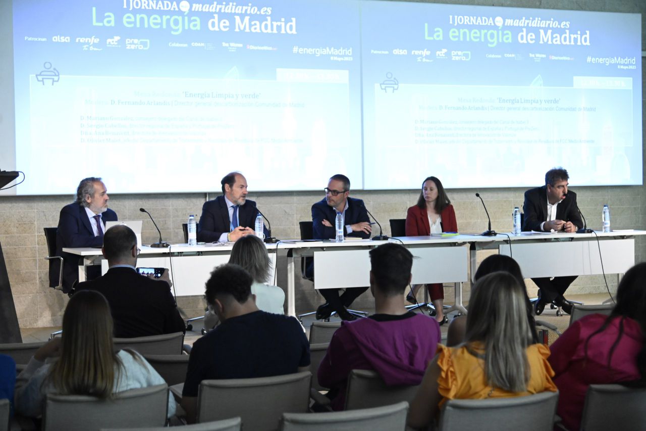 Segunda mesa:  'Energía limpia y verde', contará con la participación de Mariano González, consejero delegado del Canal de Isabel II; Sergio Cabellos, director regional de España y Portugal de PreZero; Ana Benavent, directora de Innovación de Valoriza; y Olivier Malet, jefe del departamento de Tratamiento y Reciclaje de Residuos de FCC. Este debate será moderado por Fernando Arlandis, director general de descarbonización de la Comunidad de Madrid.