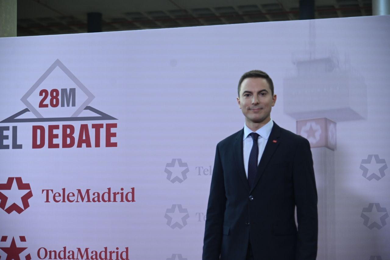 Juan Lobato llega al debate electoral de Telemadrid