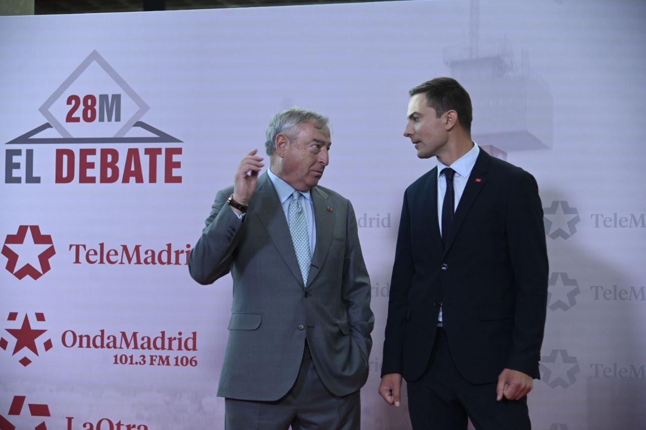 Juan Lobato llega al debate electoral de Telemadrid