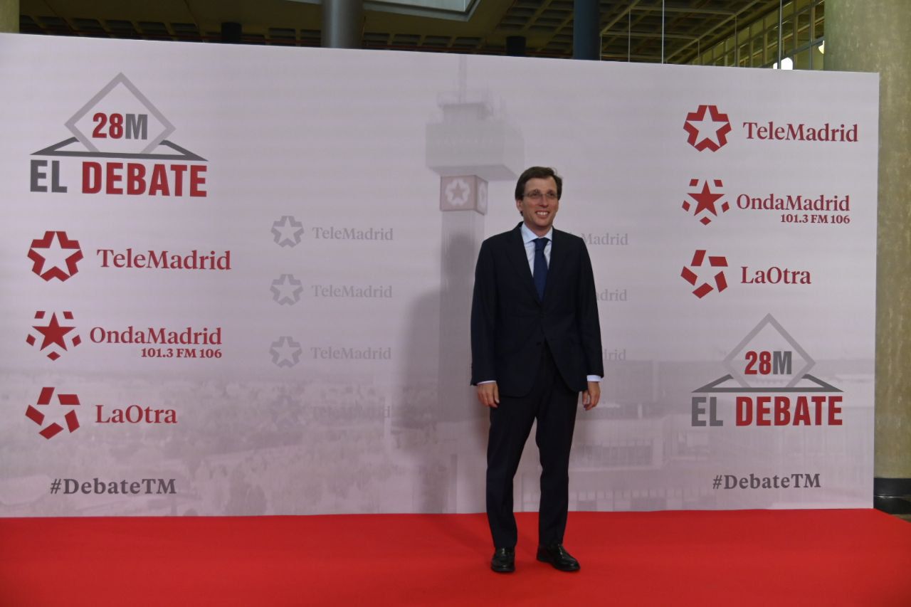 José Luis Martínez-Almeida llega al debate electoral en Telemadrid