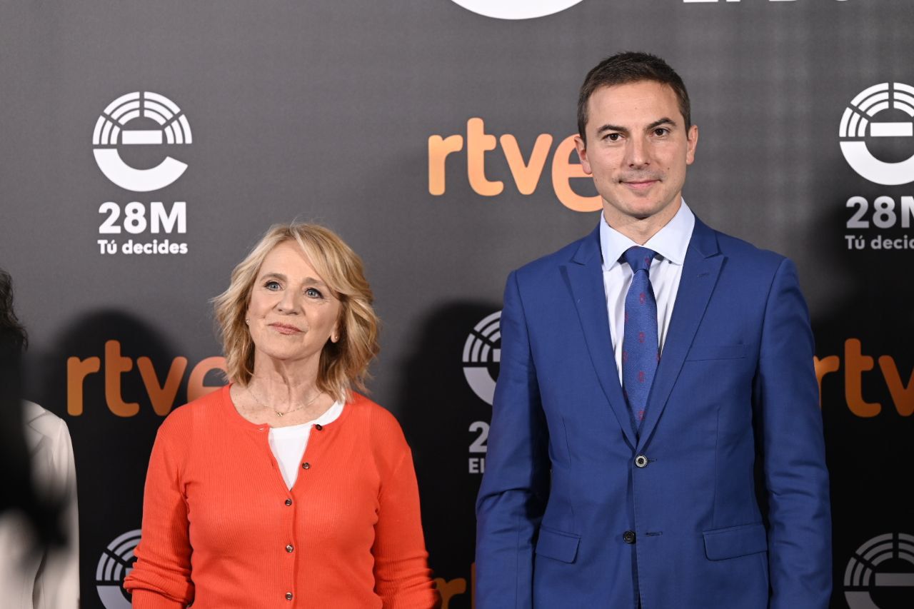 Juan Lobato llega al debate de RTVE