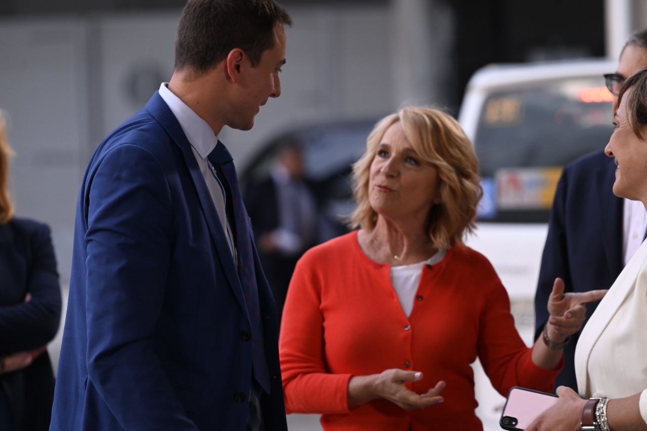 Juan Lobato llega al debate de RTVE