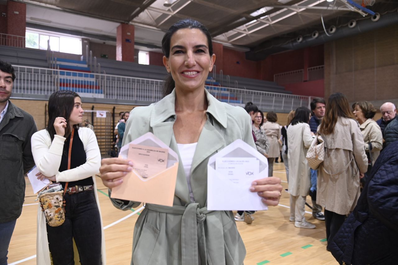 Rocío Monasterio ejerce su derecho al voto.