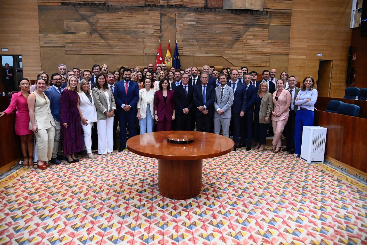 La nueva presidenta con el grupo parlamentario popular.