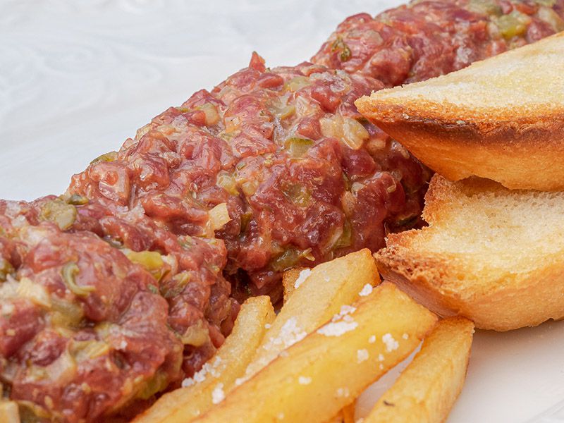 Steak tartar cortado al momento
