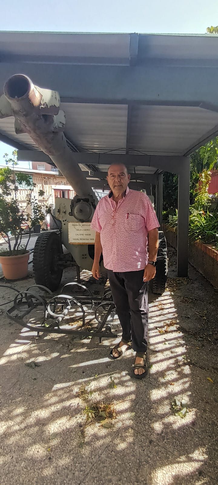 Valentín González, presidente de Vicus Albus, posa en la sede de la asociación