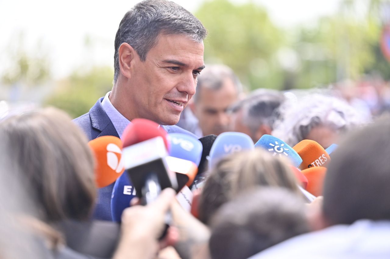 El presidente del gobierno en funciones, Pedro Sánchez, se ha acercado a dar el último adiós a María Teresa Campos