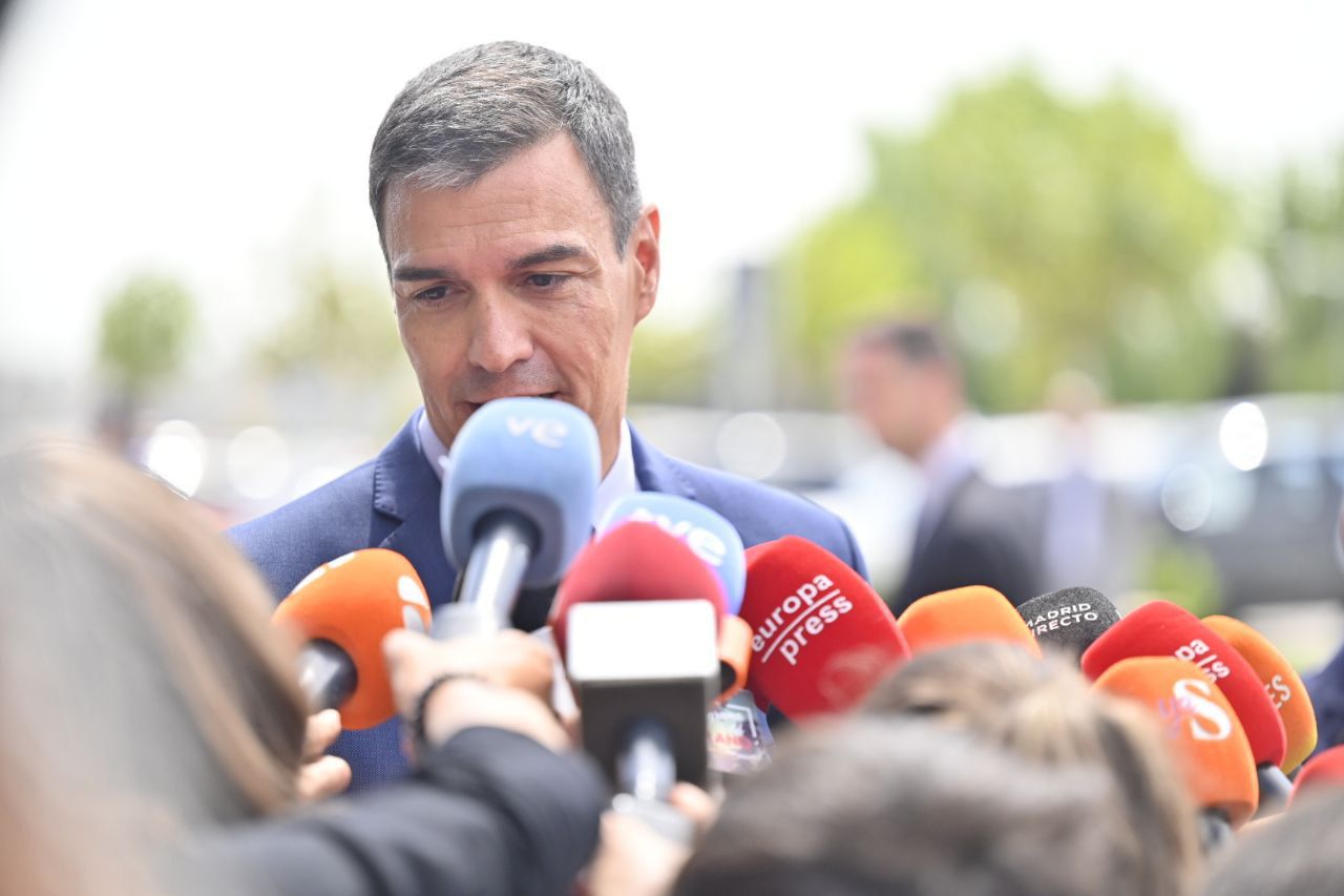 El presidente del gobierno en funciones, Pedro Sánchez, se ha acercado a dar el último adiós a María Teresa Campos