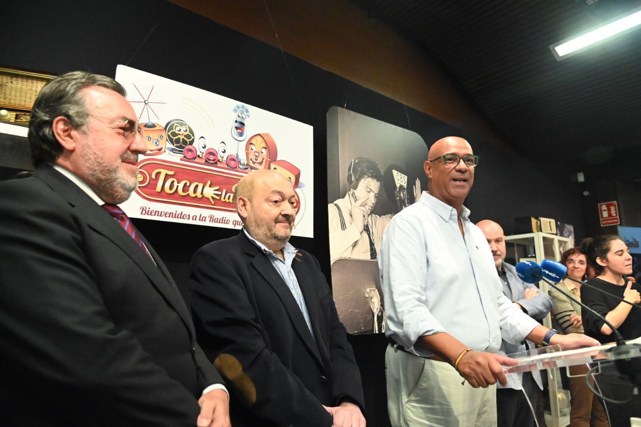 Miguel Carballeda, presidente del Grupo Social ONCE, Constantino Mediavilla, presidente y editor de Madridiario y Lorenzo Armenteros, periodista de Cadena Cope.
