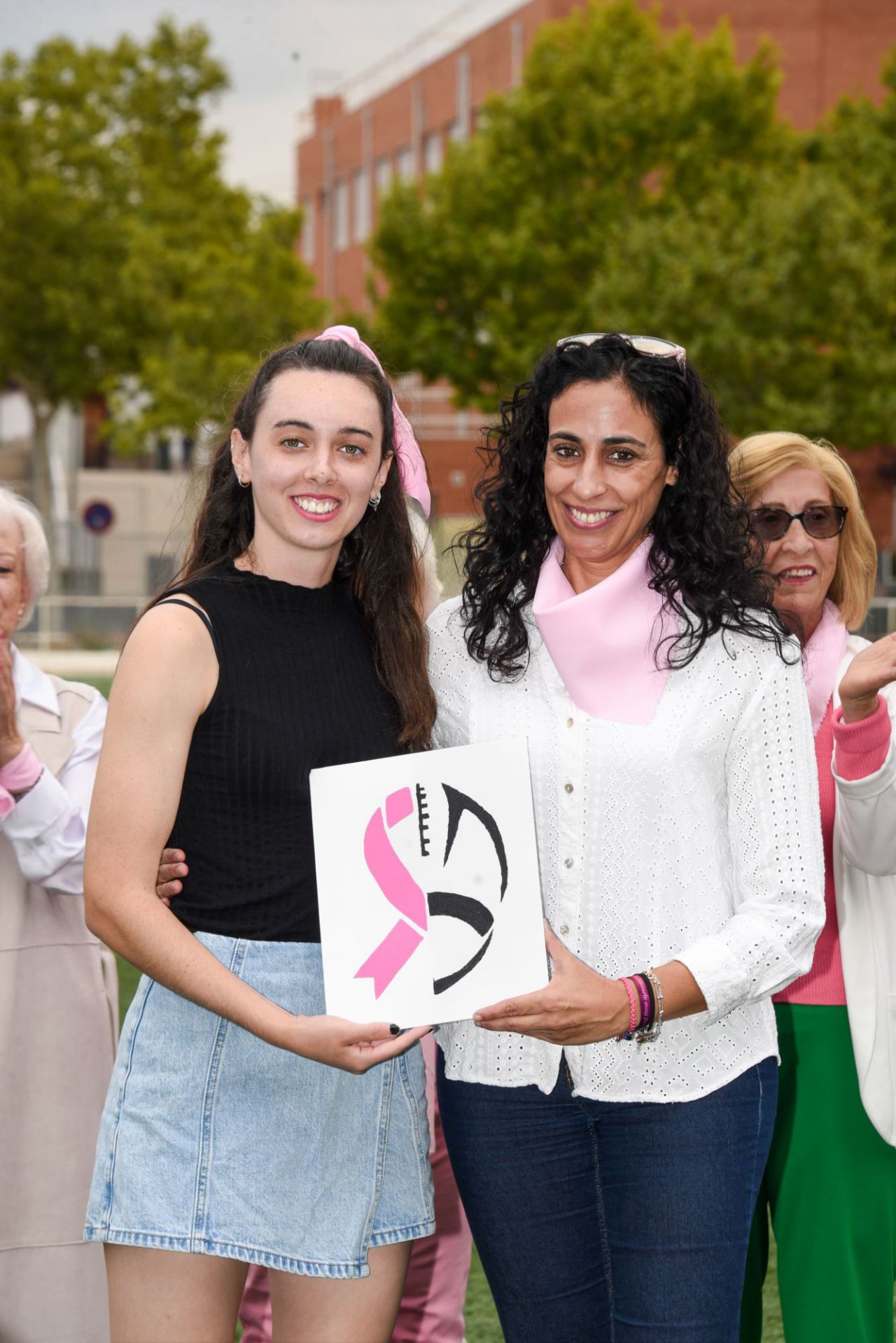 Ana Rollán Morales con Ruth Agra, concejala de familia y servicios sociales del ayuntamiento de Las Rozas, 