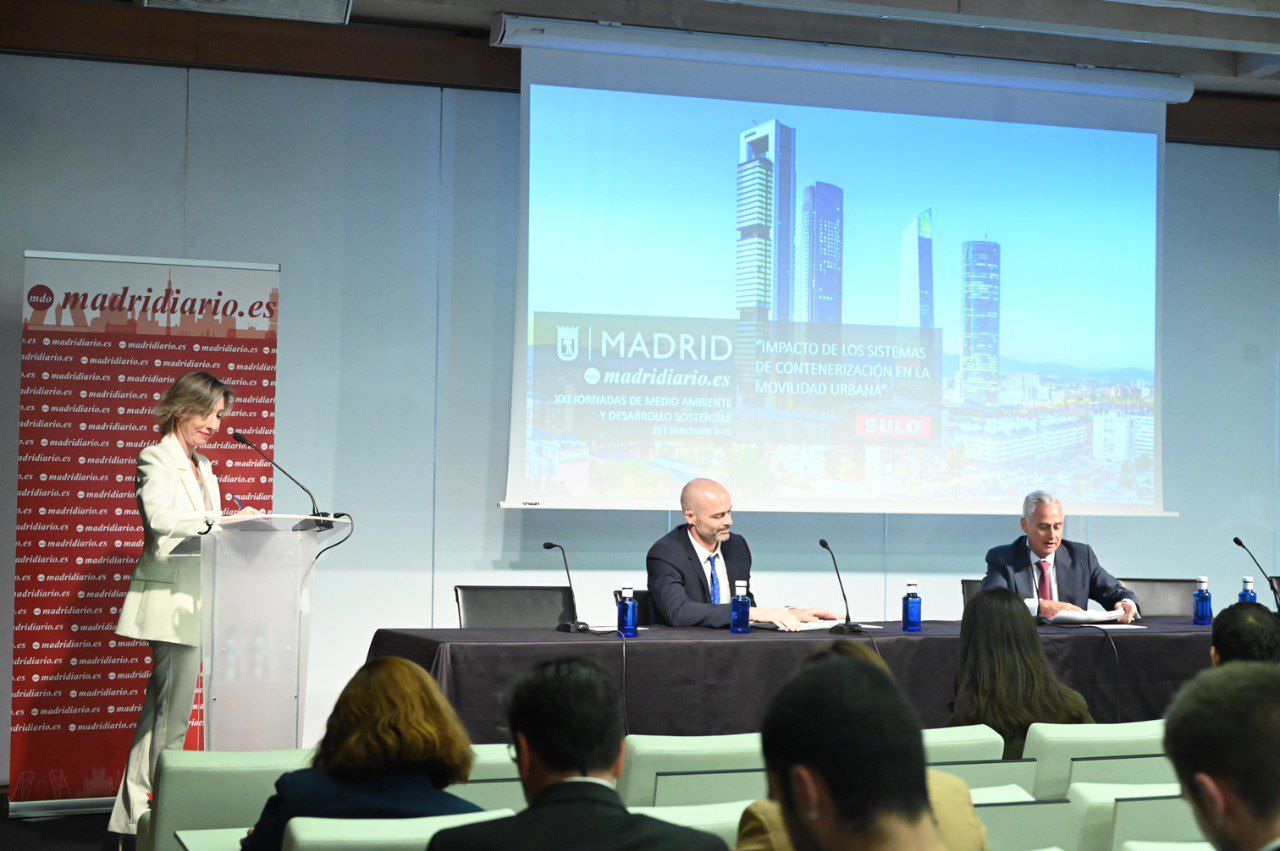 La primera mesa de debate ‘Muévete por Madrid’, moderada por María Cano, directora de Madridiario, cuenta con la participación de Roberto Torre, CEO de Ros Roca, y Juan Carriedo, director de Explotación de Sulo Ibérica