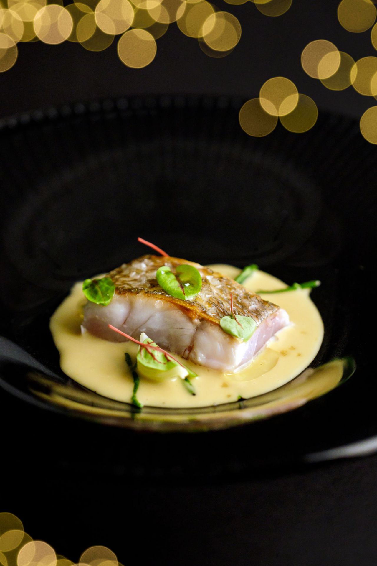 Besugo en escabeche con ligero de cebolletas