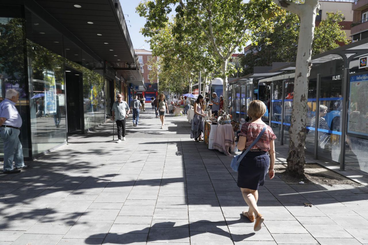 La Calle Alcalá amplía la zona peatonal y la accesibilidad entre Quintana y Arturo Soria