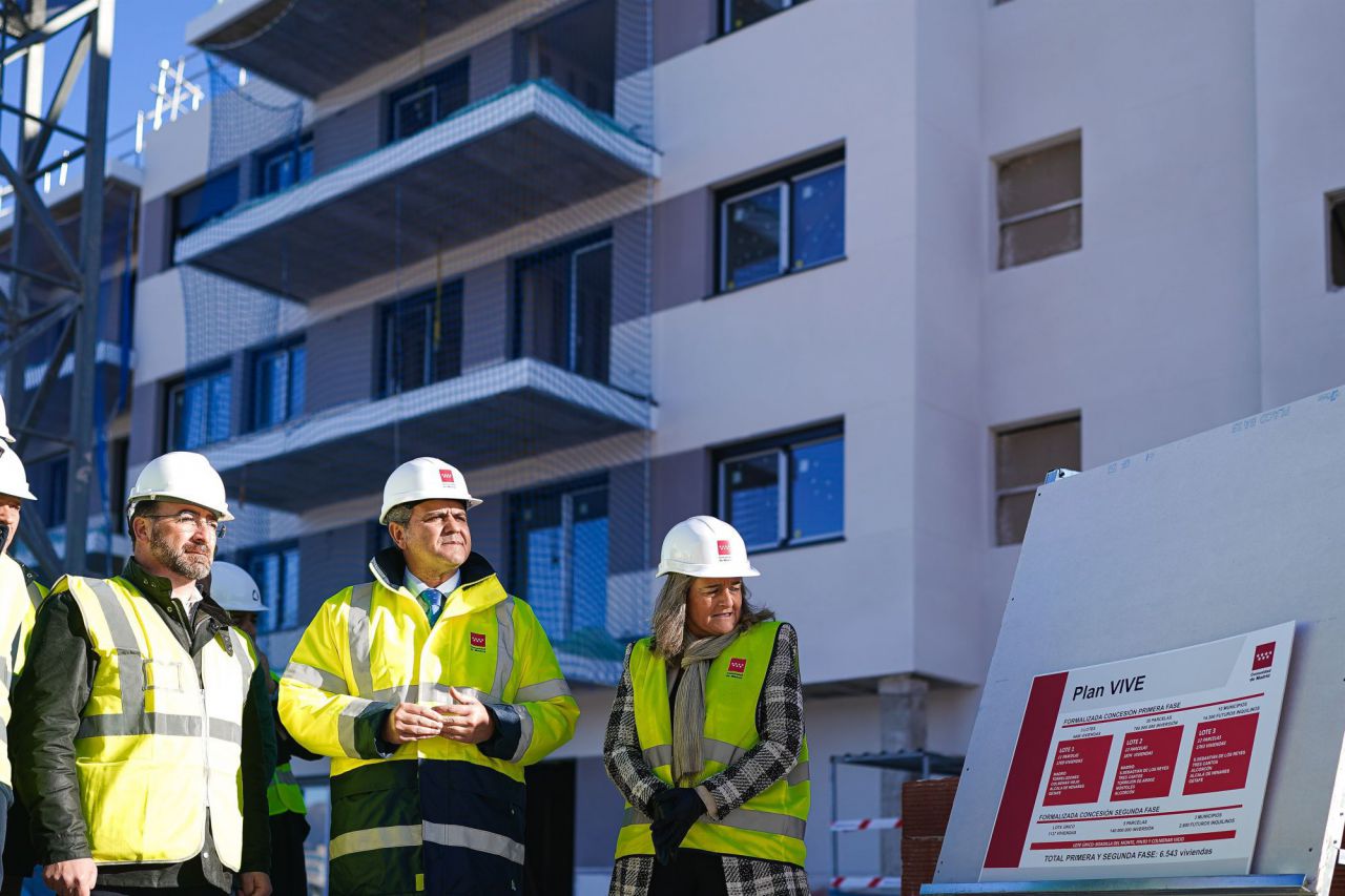 El consejero de Vivienda, Transportes e Infraestructuras, Jorge Rodrigo, ha anunciado que la Comunidad de Madrid construirá 583 viviendas en Colmenar Viejo destinadas a alquiler con precios asequibles