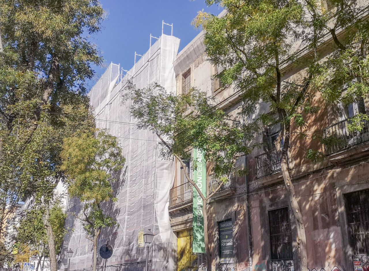 Edificio de la Tabacalera, en la calle Embajadores