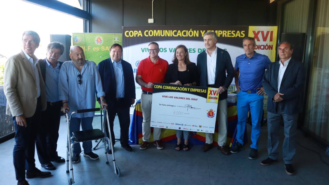 Entrega de cheque a la Fundación Blanca-apoyo al deportista