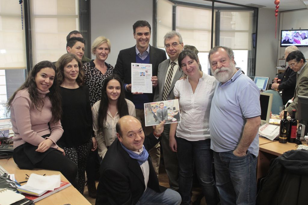 La redacción de Madridiario junto a Pedro Sánchez