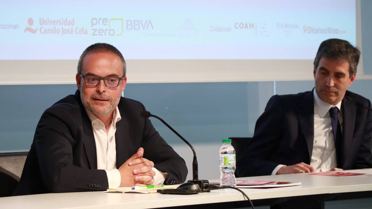 Sergio Cabellos, director de negocio en PreZero España; Javier de la Torre, director de la delegación Madrid de FCC Medio Ambiente 