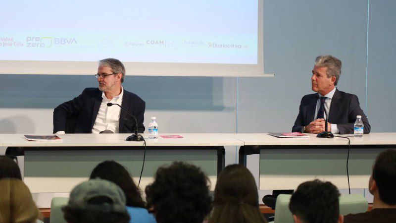 La primera mesa de debate ‘Un nuevo Madrid gracias a los nuevos desarrollos', moderada por María Cano, ha contado con la participación de Marcos Sánchez Foncueva, gerente de la Junta de Compensación de Los Cerros; Miguel Hernández, director de Estrategia de Crea Madrid Nuevo Norte, y José María Ortega