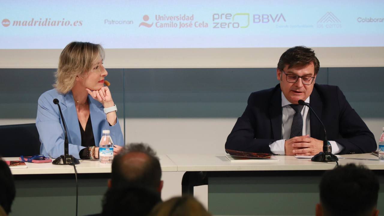 Álvaro González, delegado de Políticas de Vivienda del Ayuntamiento de Madrid y María Cano, directora de Madridiario