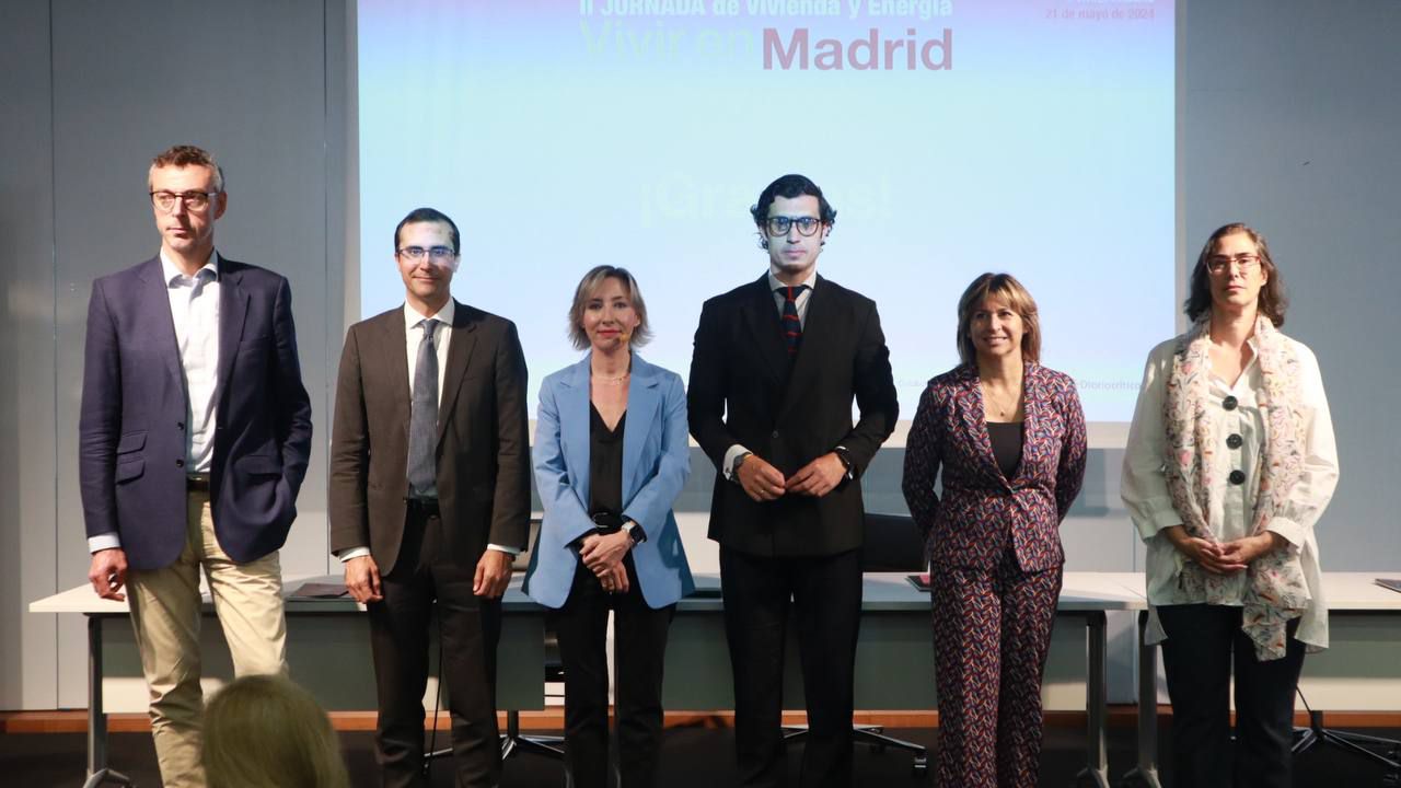 Foto de familia de la segunda sesión de las Jornadas.