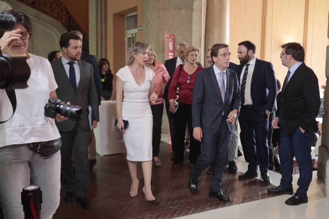 María Cano, directora de Madridiario, José Luis Martínez-Almeida, alcalde de Madrid