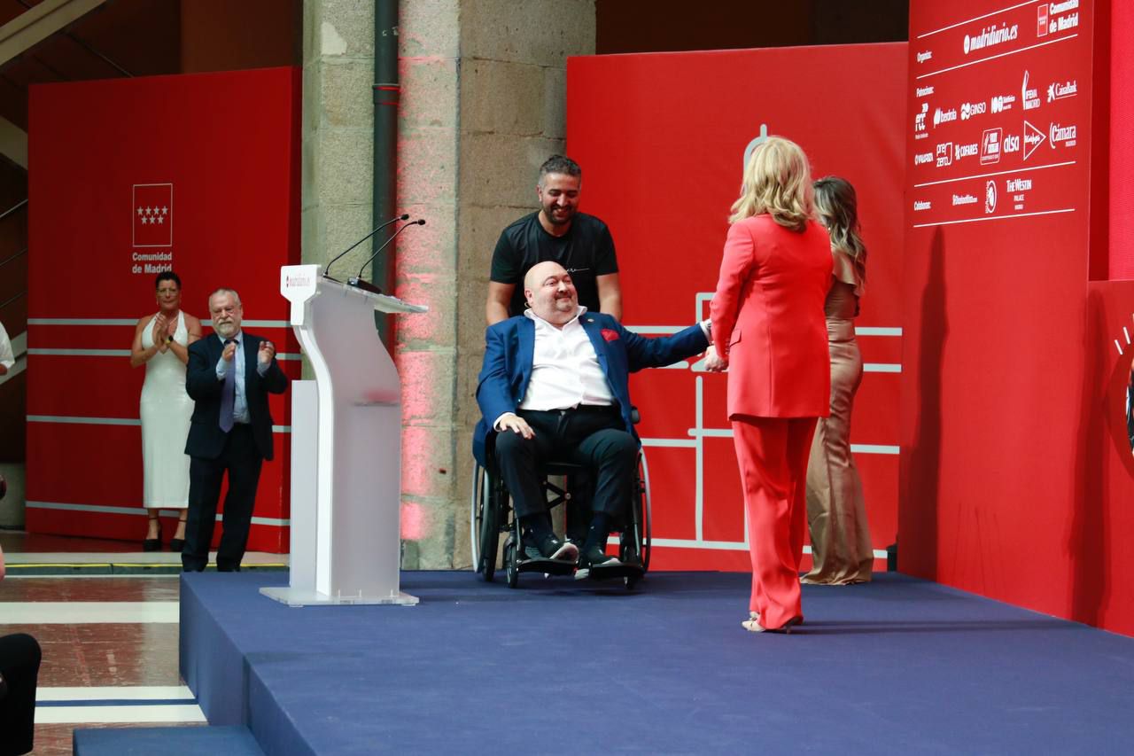 Constantino Mediavilla, presidente editor de Madridiario, y la periodista Nieves Herrero