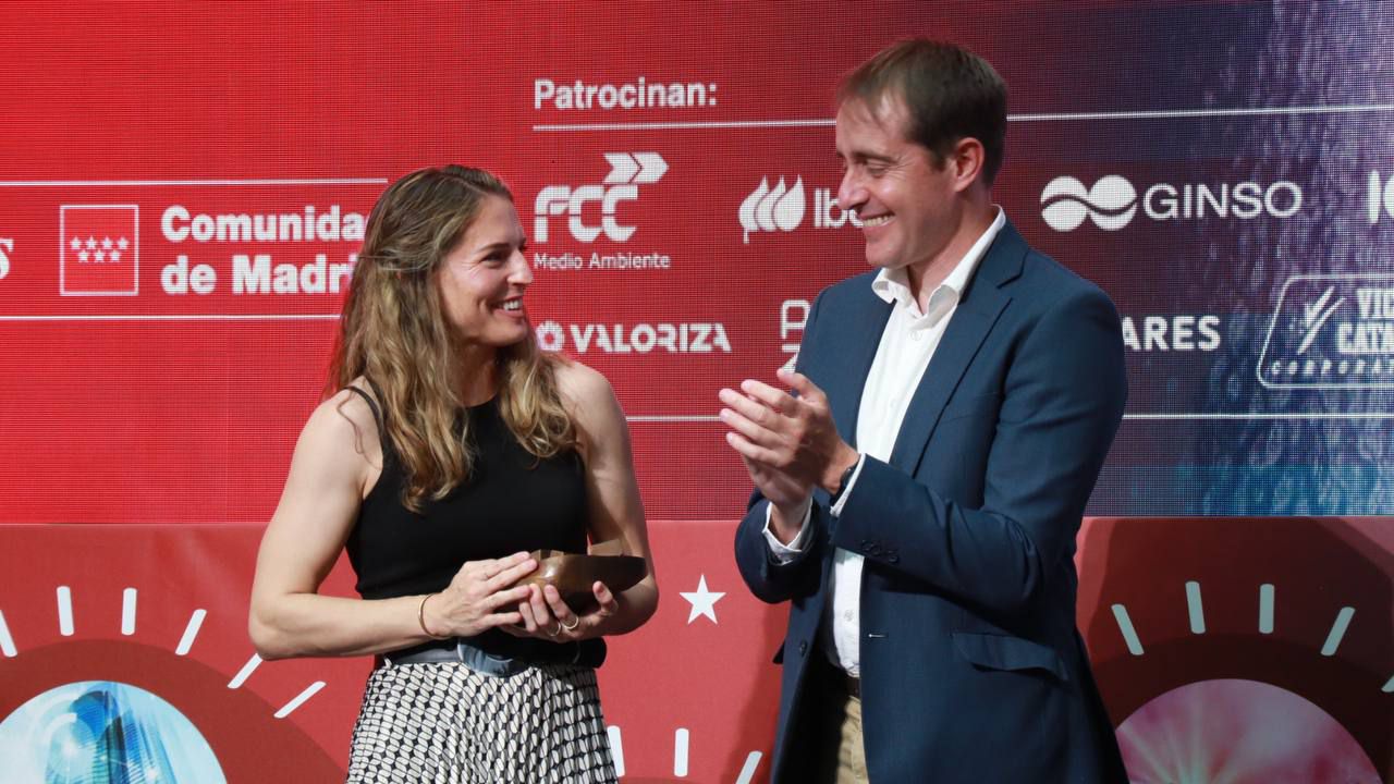La atleta paraolímpica Sara Andrés, recibe el premio Iniciativa Deportiva