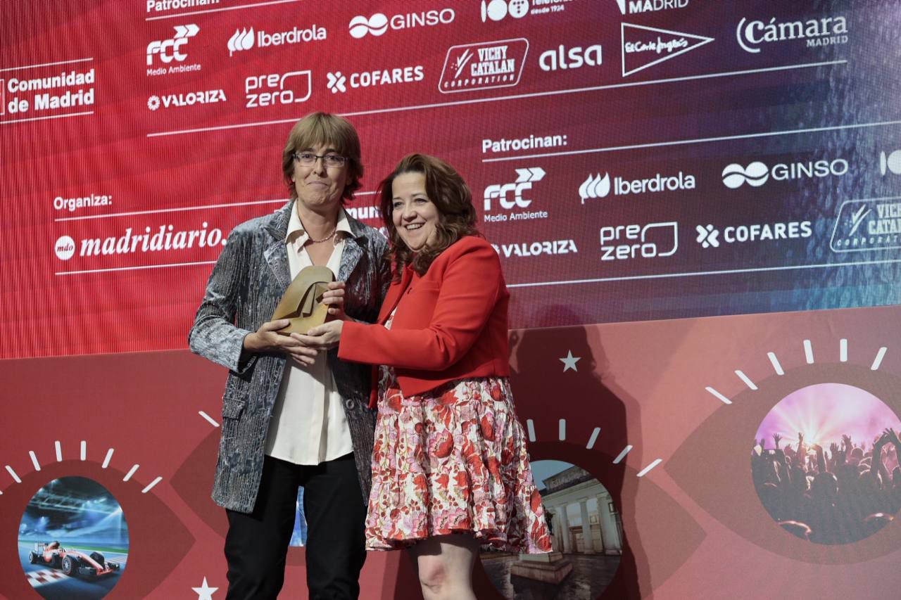 Carmen Martínez de Pancorbo, directora gerente del Hospital 12 de Octubre, y la consejera de Sanidad, Fátima Matute