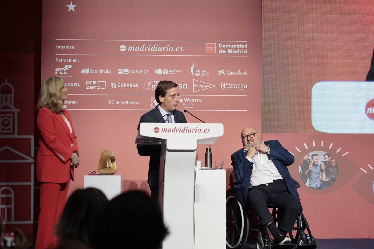 José Luis Martínez-Almeida, alcalde de Madrid, recoge el premio al Hombre del Año