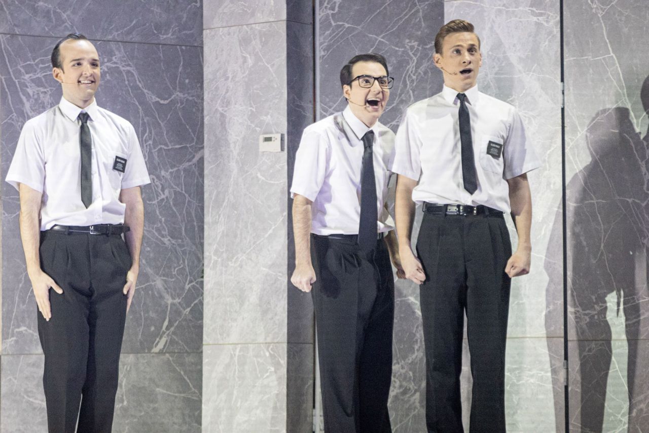 The book of mormon, mejor musical de la temporada. 