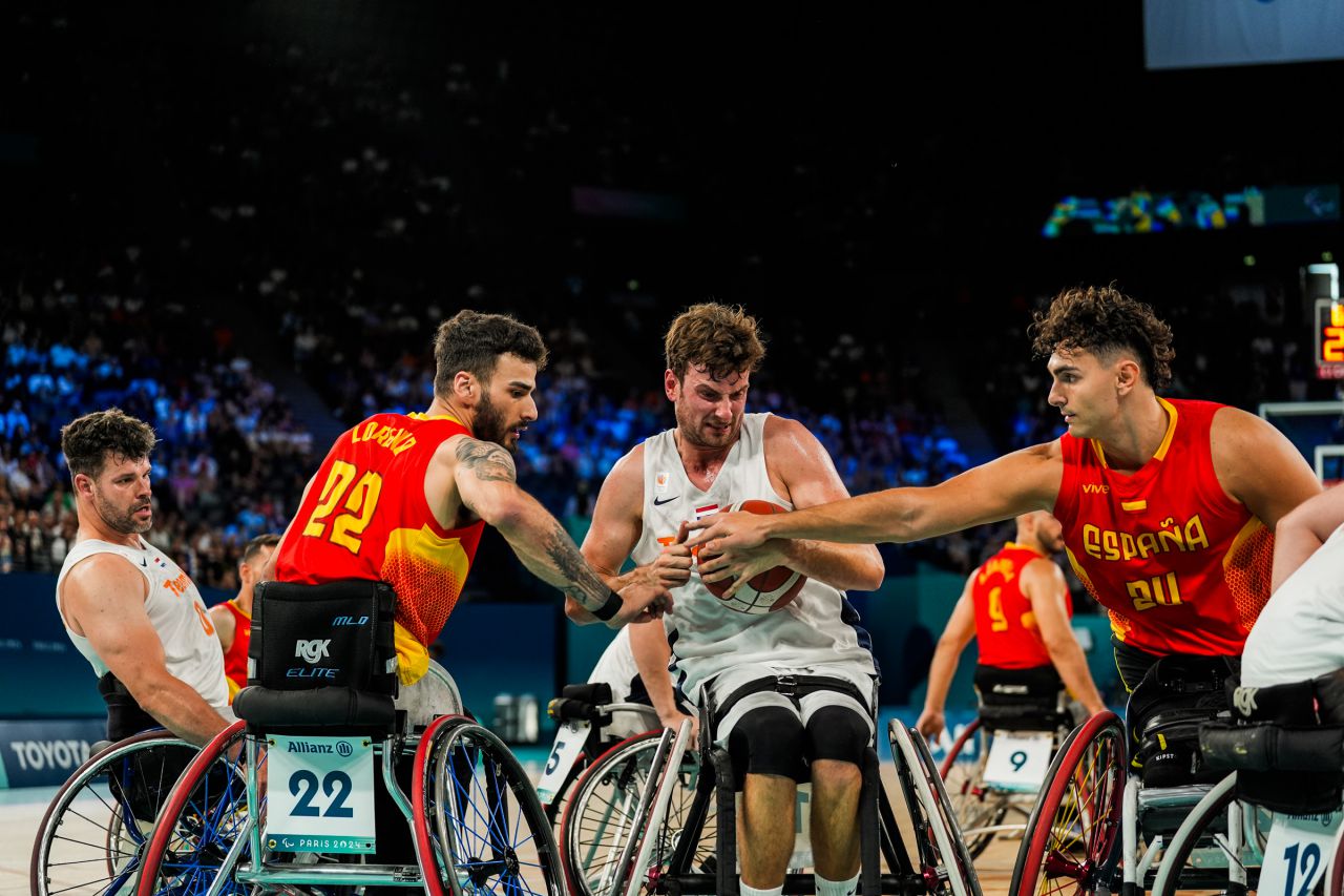 El equipo de baloncesto hombres en la ronda preliminar Grupo B