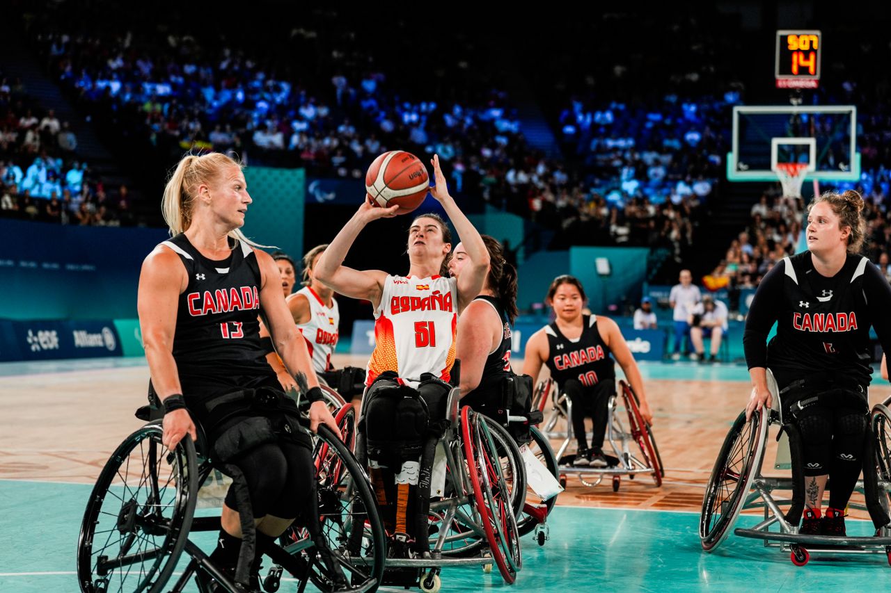España frente a Canadá en la fase de grupos.