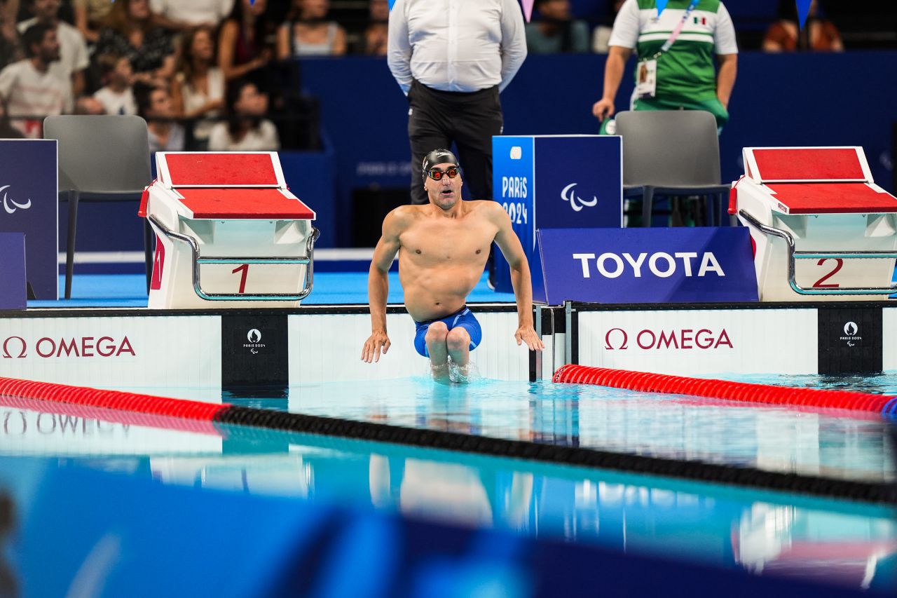 Miguel Luque entra en la piscina para la final de los 150 m estilos