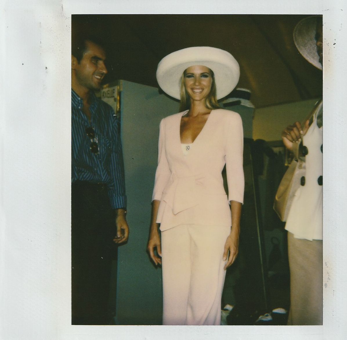 Polaroids de backstage del desfile colección primavera-verano 1993