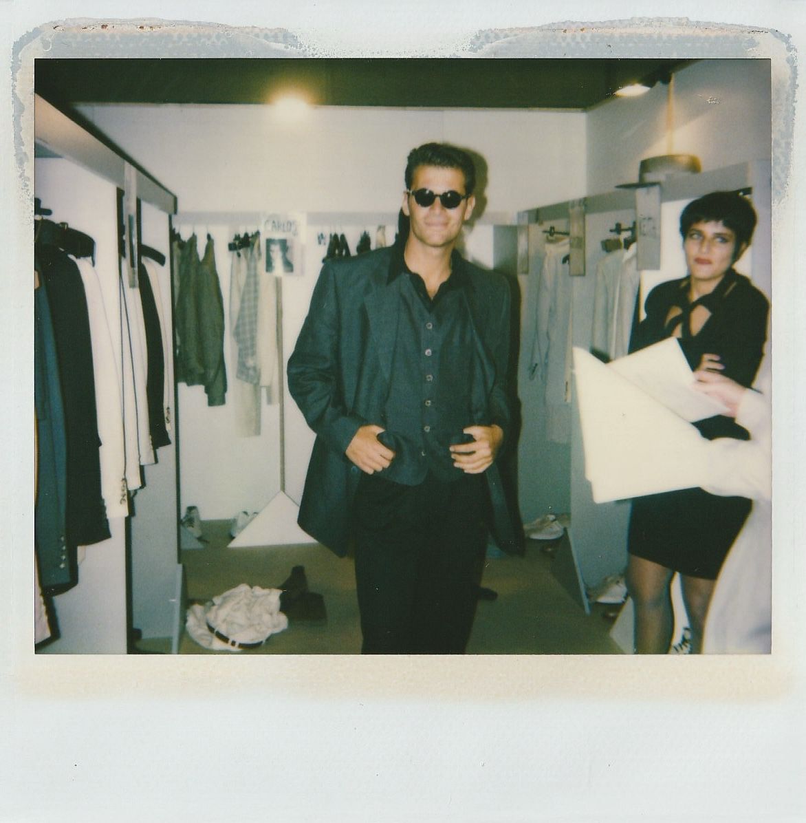 Polaroids de backstage del desfile colección primavera-verano 1993