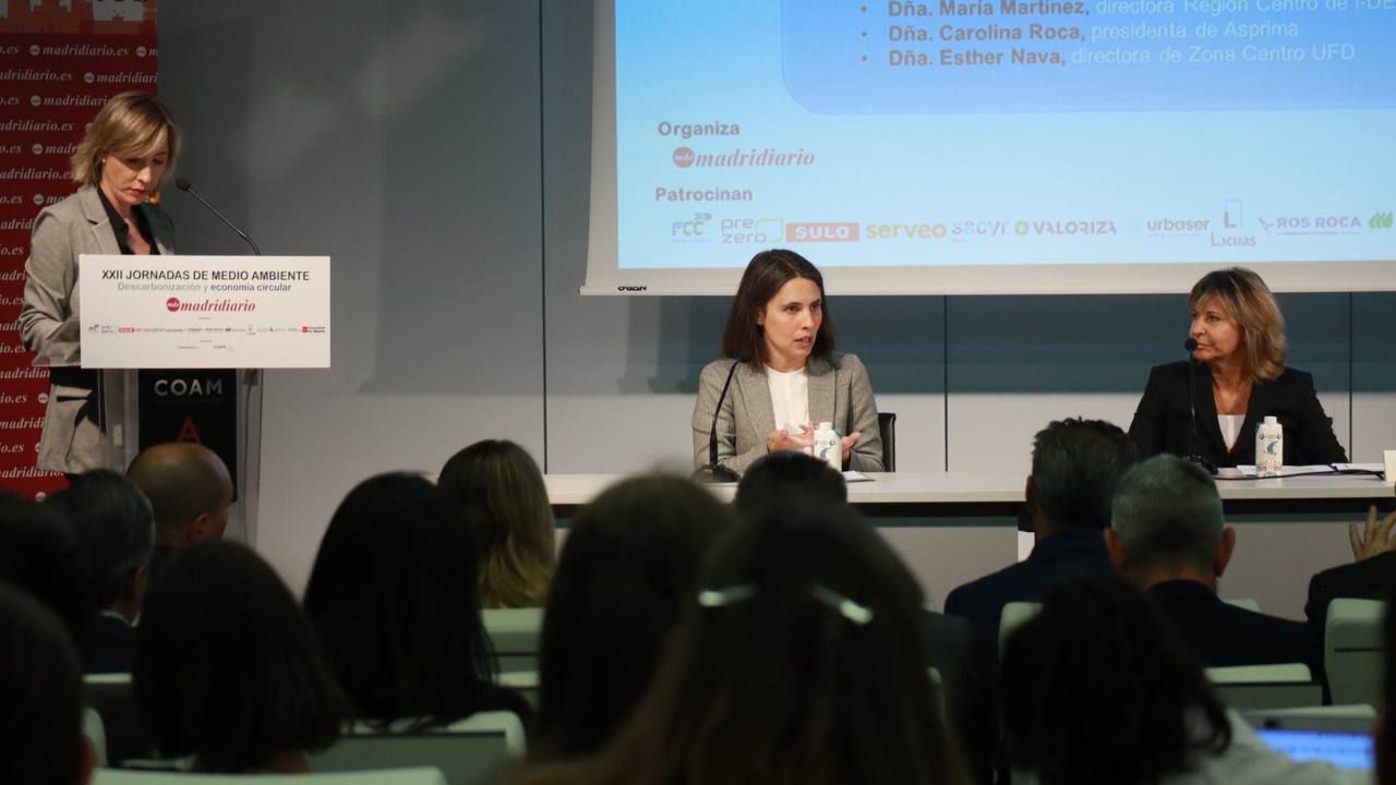 María Cano, directora de Madridiario; María Martínez, directora Región Centro de i-DE; Carolina Roca, presidenta de Asprima