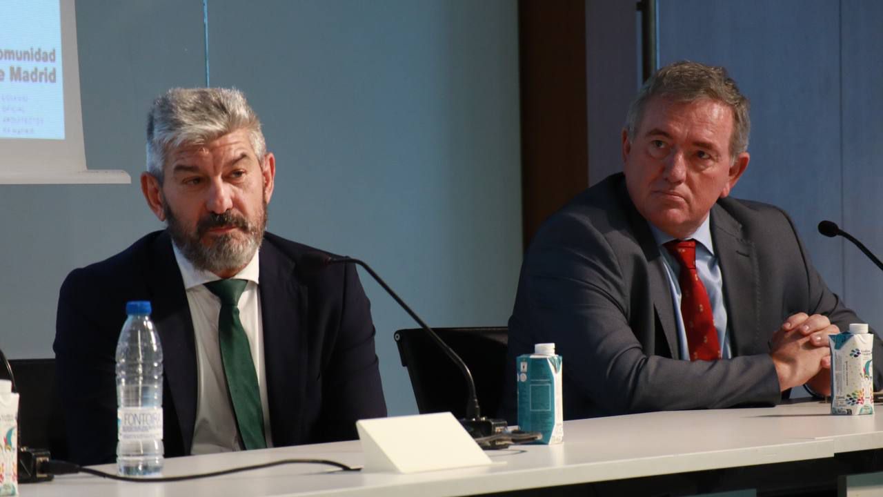 Jesús Cabrero, director de Desarrollo de Negocio de Sacyr Agua; Enrique Gil Octavio de Toledo, presidente de la Asociación de Campos de Golf de Madrid